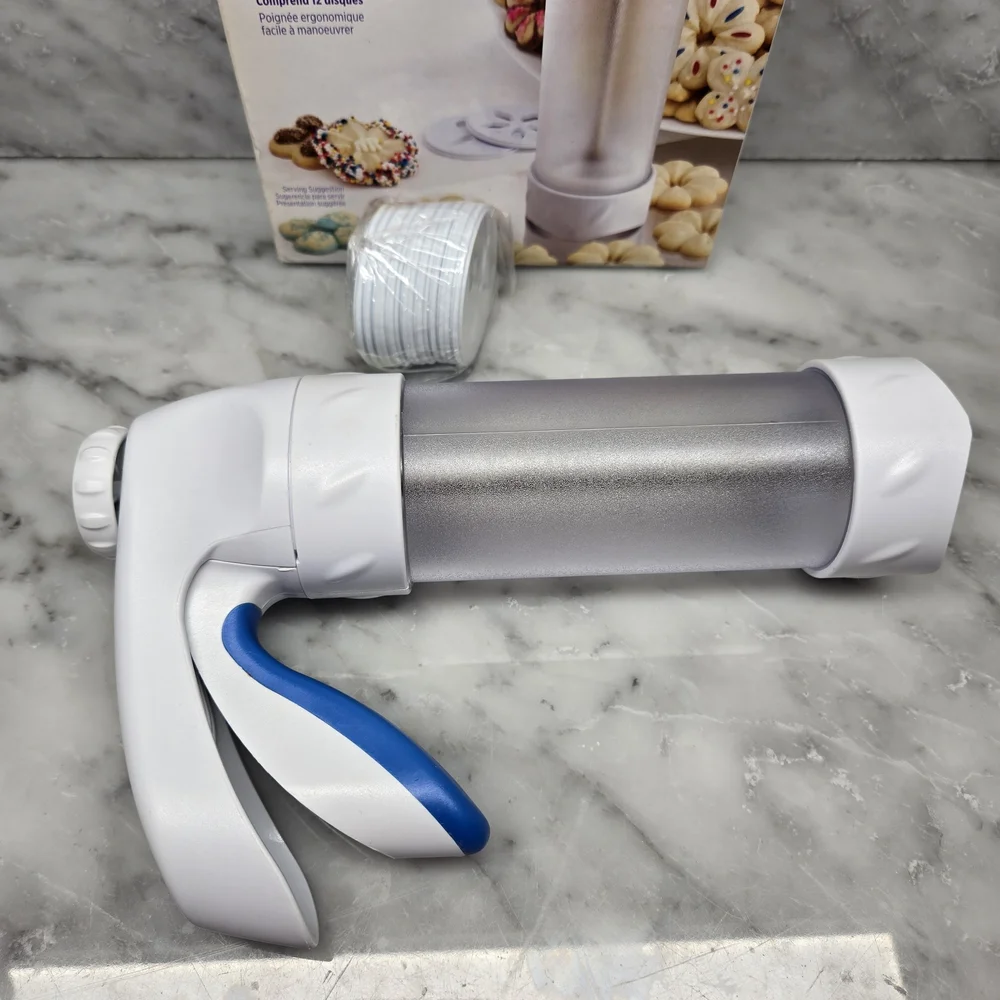 Wilton Comfort Grip COOKIE PRESS‎ 12-Discs Ergonomic Easy Squeeze Handle  Sealed
